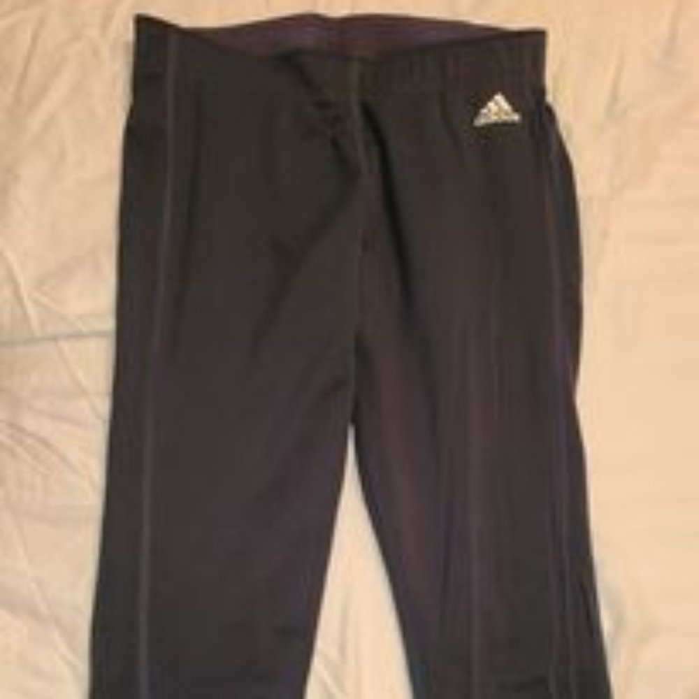 Adidas Climalite size medium. Mid-rise and capri length.